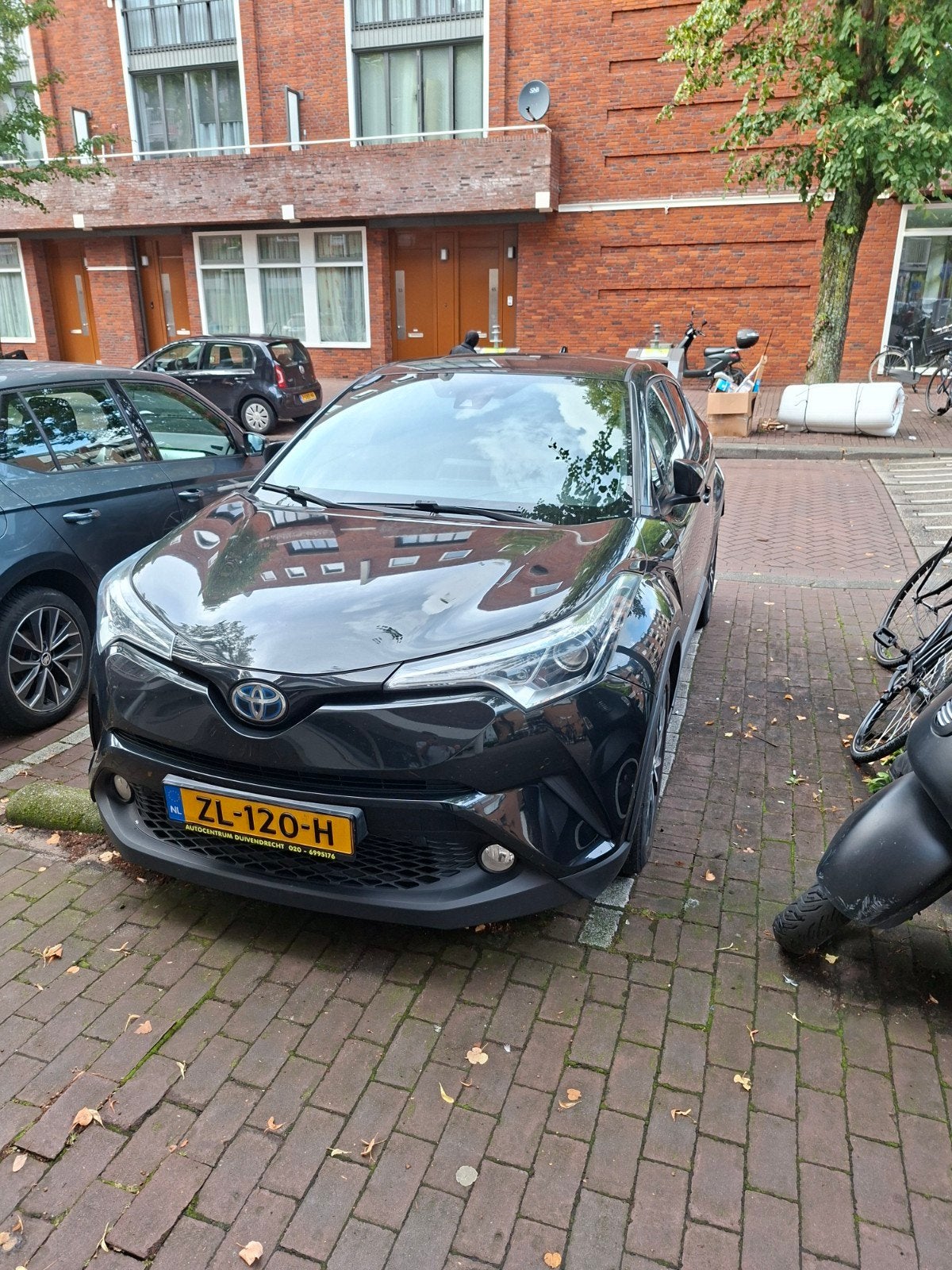 Toyota C-HR 1.8 Hybrid 122pk CVT 2019 Zwart, 725 kg, 4 cilinders, Zwart, 75 €/maand