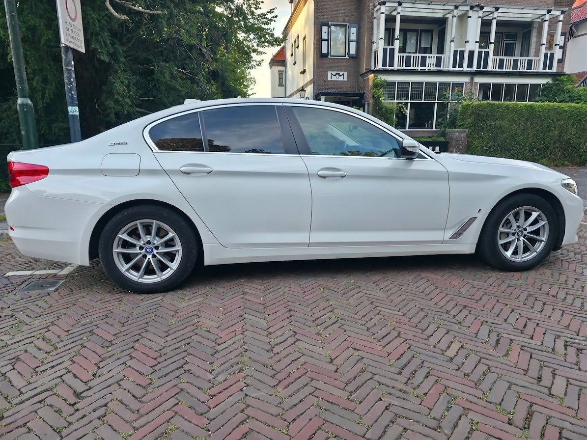 BMW 5-Serie 530e iPerformance High Executive, 1998 cc, Achterwielaandrijving, 4 cilinders, Wit