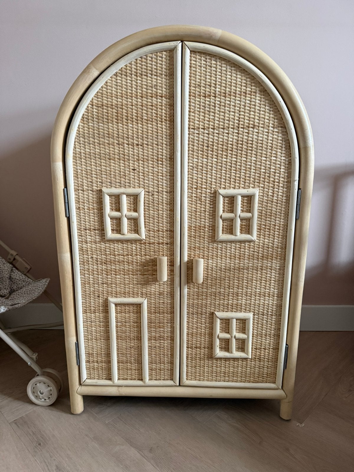 Leo & Moon rotan poppenhuis, Ophalen, Zo goed als nieuw, Poppenhuis