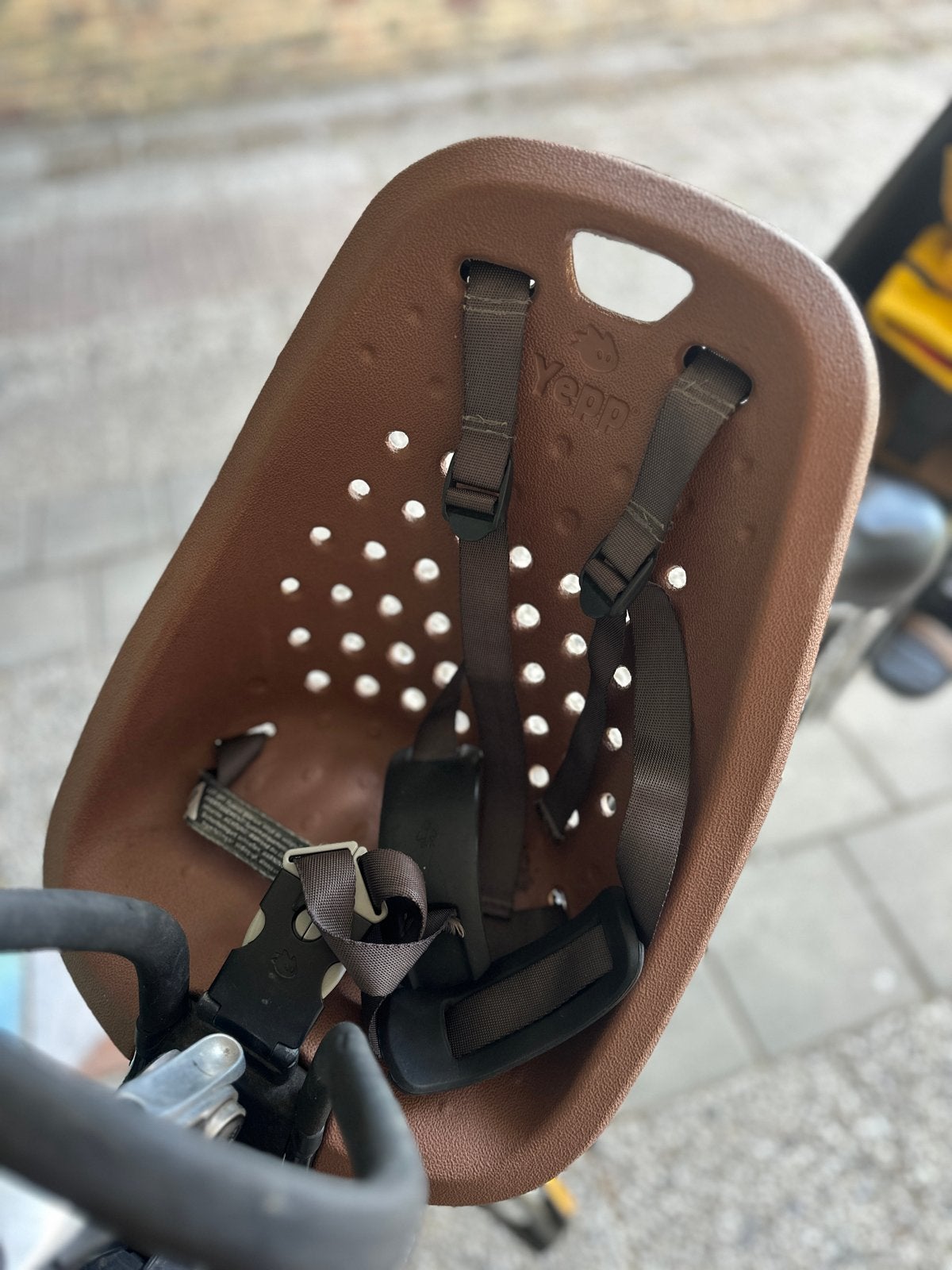 Yepp Mini voorzitje bruin Thule mini inclusief windscherm, Voorzitje, Ophalen of Verzenden, 0 t/m 13 kg, Gebruikt