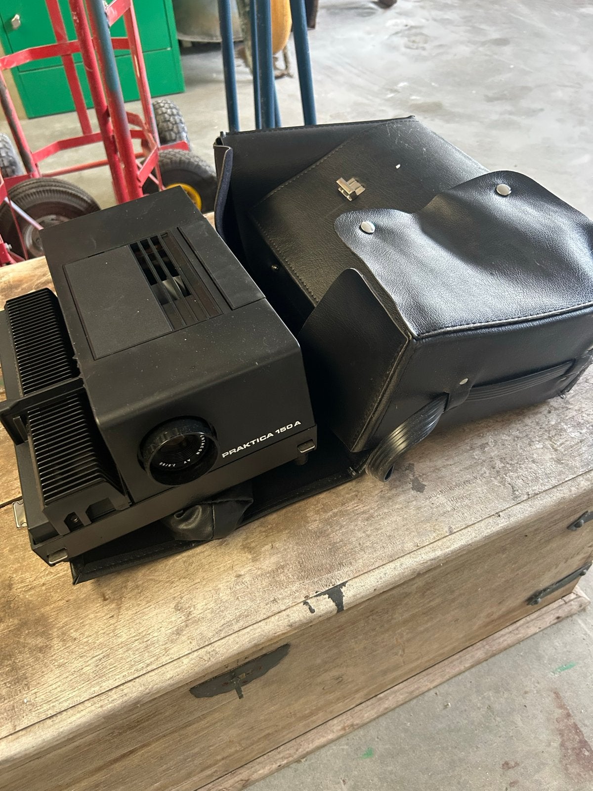 Praktica 150A Diaprojector met Pentacon Projector tas, Ophalen of Verzenden, Gebruikt