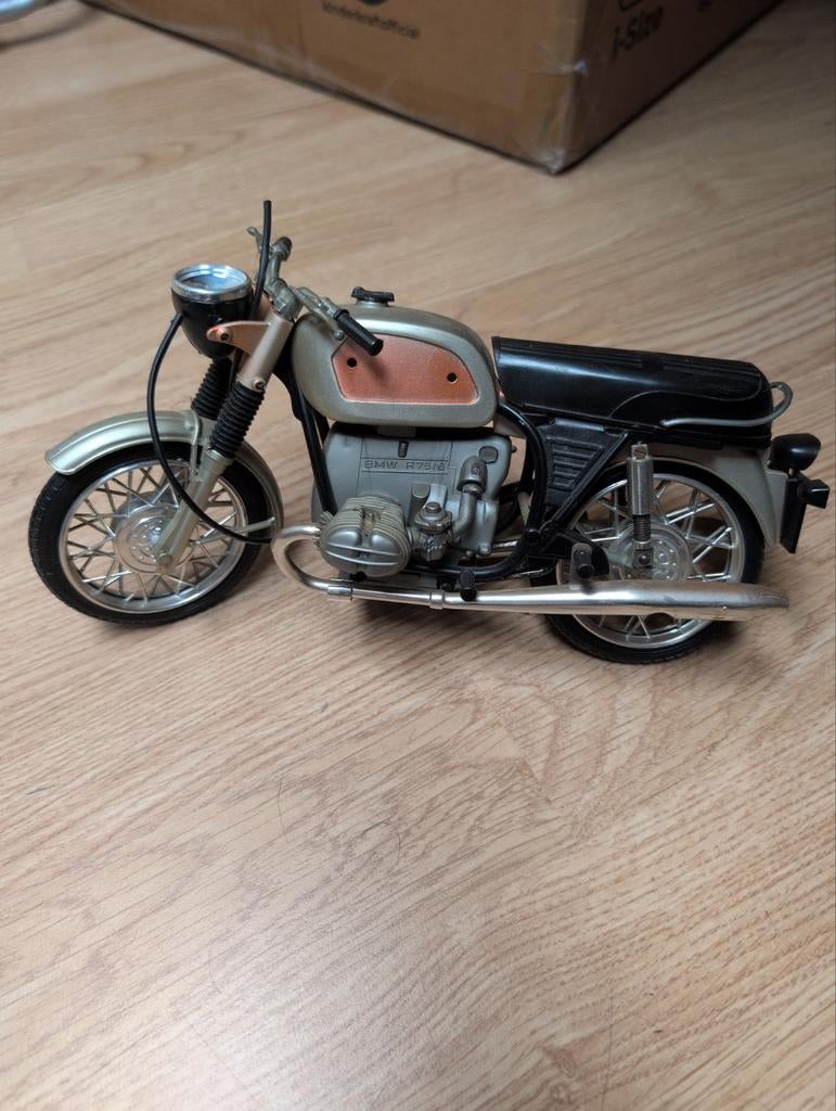 Set van 3 modelmotoren: BMW, Kawasaki, Suzuki, Gebruikt, 1:50 of kleiner, Overige typen, Ophalen