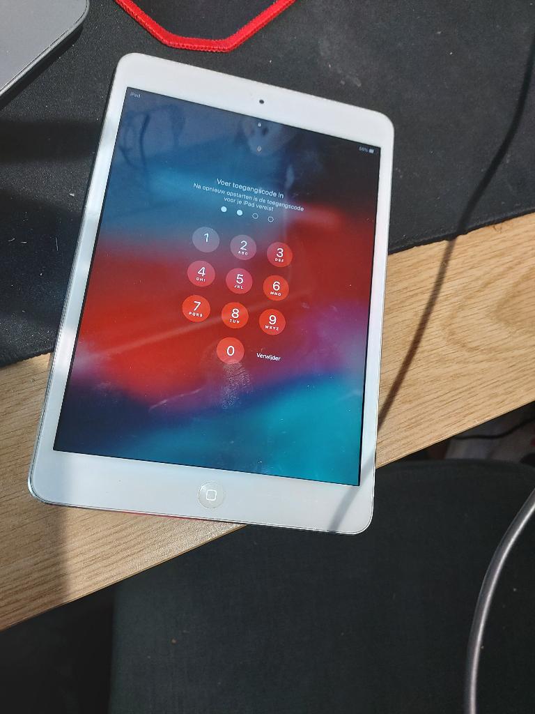 Partij 3x DEFECT telefoon en 1x Apple Ipad Eerste  LEZEN, 128 GB, Ophalen of Verzenden, Zwart, Galaxy A