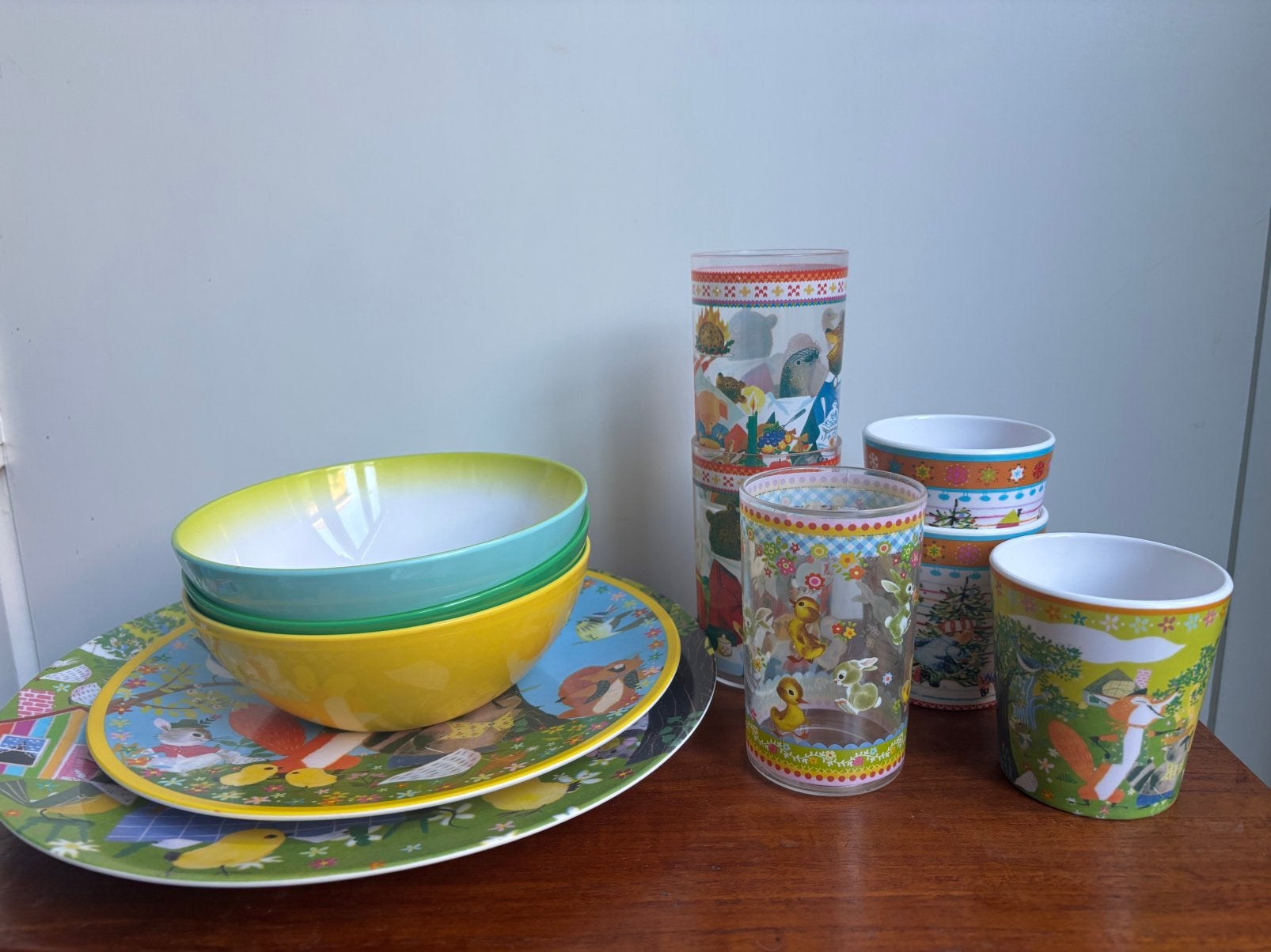 AH Gouden boekjes melamine servies: borden, kommen en bekers, Kunststof, Gebruikt, Ophalen of Verzenden, Overige stijlen