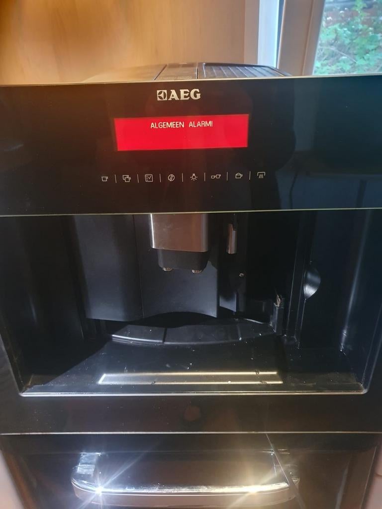 Defecte AEG inbouw koffiemachine  voor onderd, Witgoed en Apparatuur, Ophalen, Zo goed als nieuw, Koffiebonen, Afneembaar waterreservoir