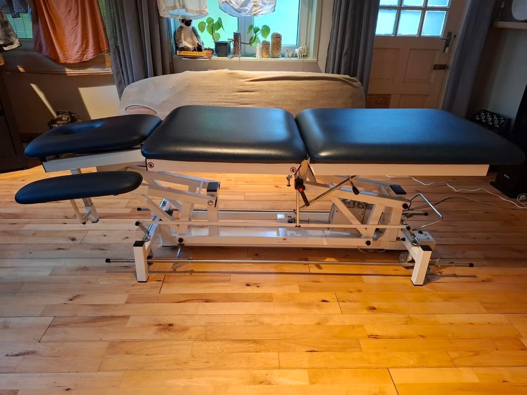 Practical elektrische behandeltafel / massagetafel – €950, Ophalen, Zo goed als nieuw, Massagetafel