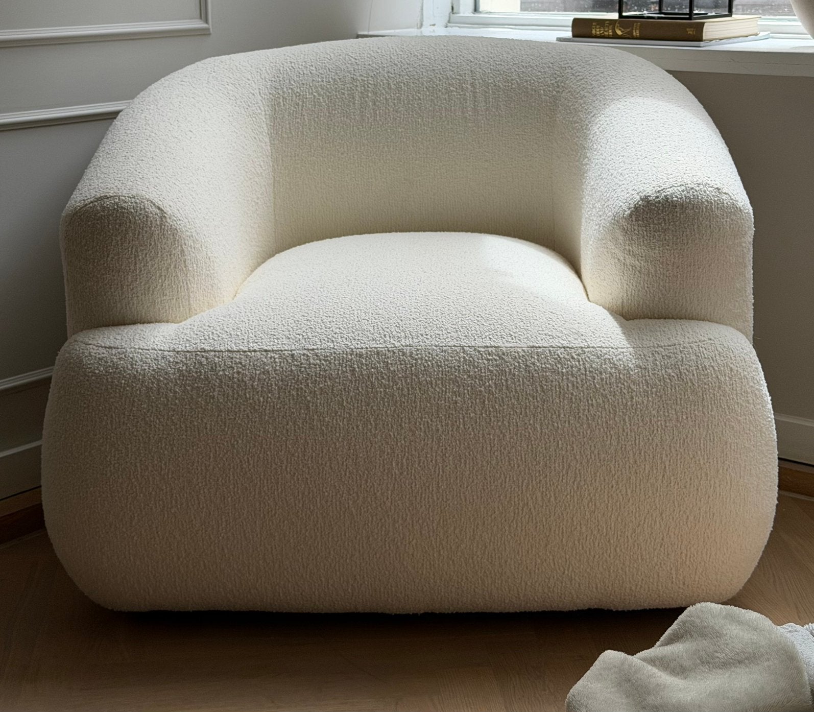 Prachtige fauteuil Sofia Westwing | Boucle gebroken wit, Ophalen, Zo goed als nieuw, 50 tot 75 cm
