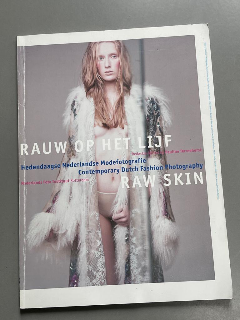 Rauw op het lijf Raw skin Hedendaagse Modefotografie 1988, Ophalen of Verzenden, Zo goed als nieuw, Fotografie algemeen