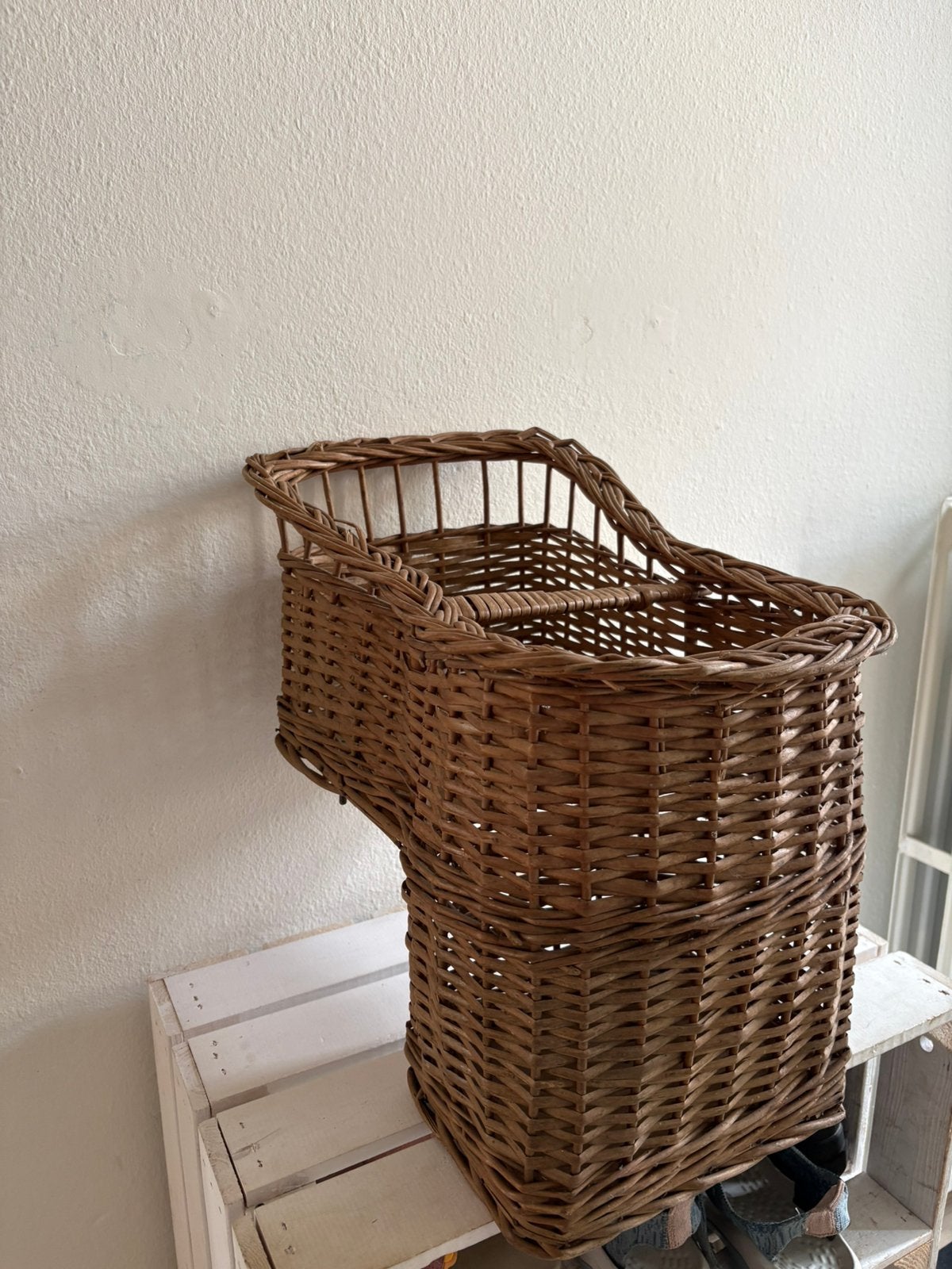 Fietsstoeltje voor de pop, rotan, Ophalen, Gebruikt