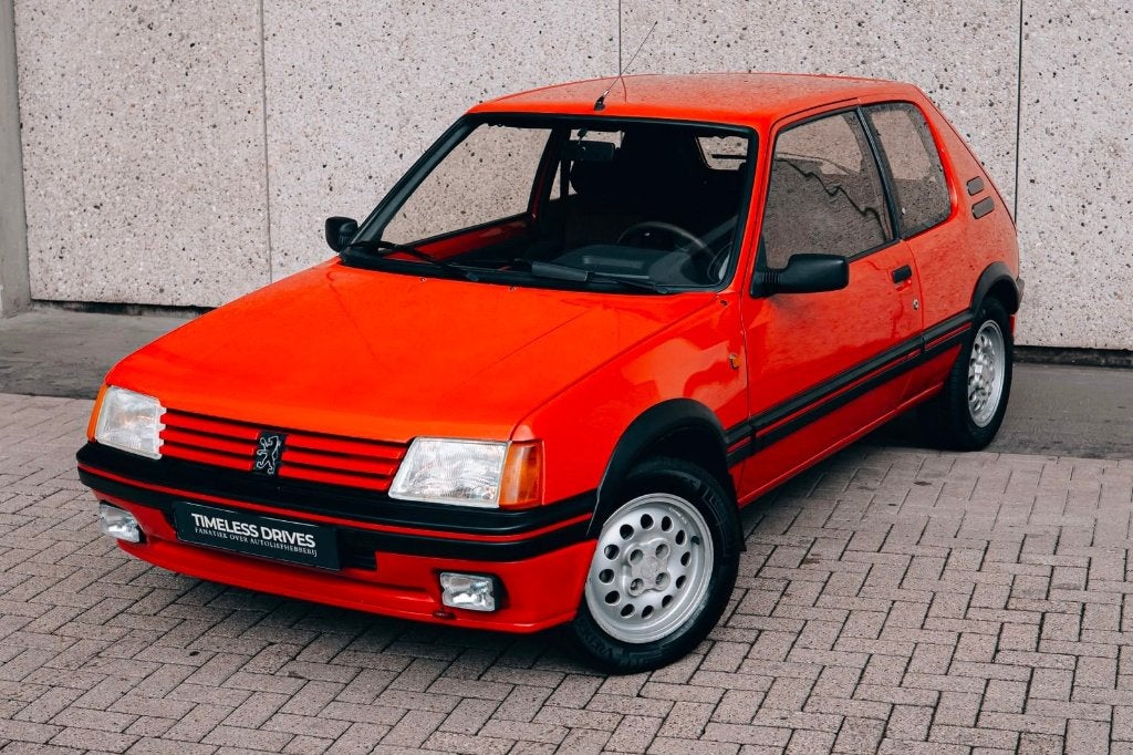 Peugeot 205 1.6 GTI 1987 Rood, Voorwielaandrijving, Stof, Zwart, Bedrijf