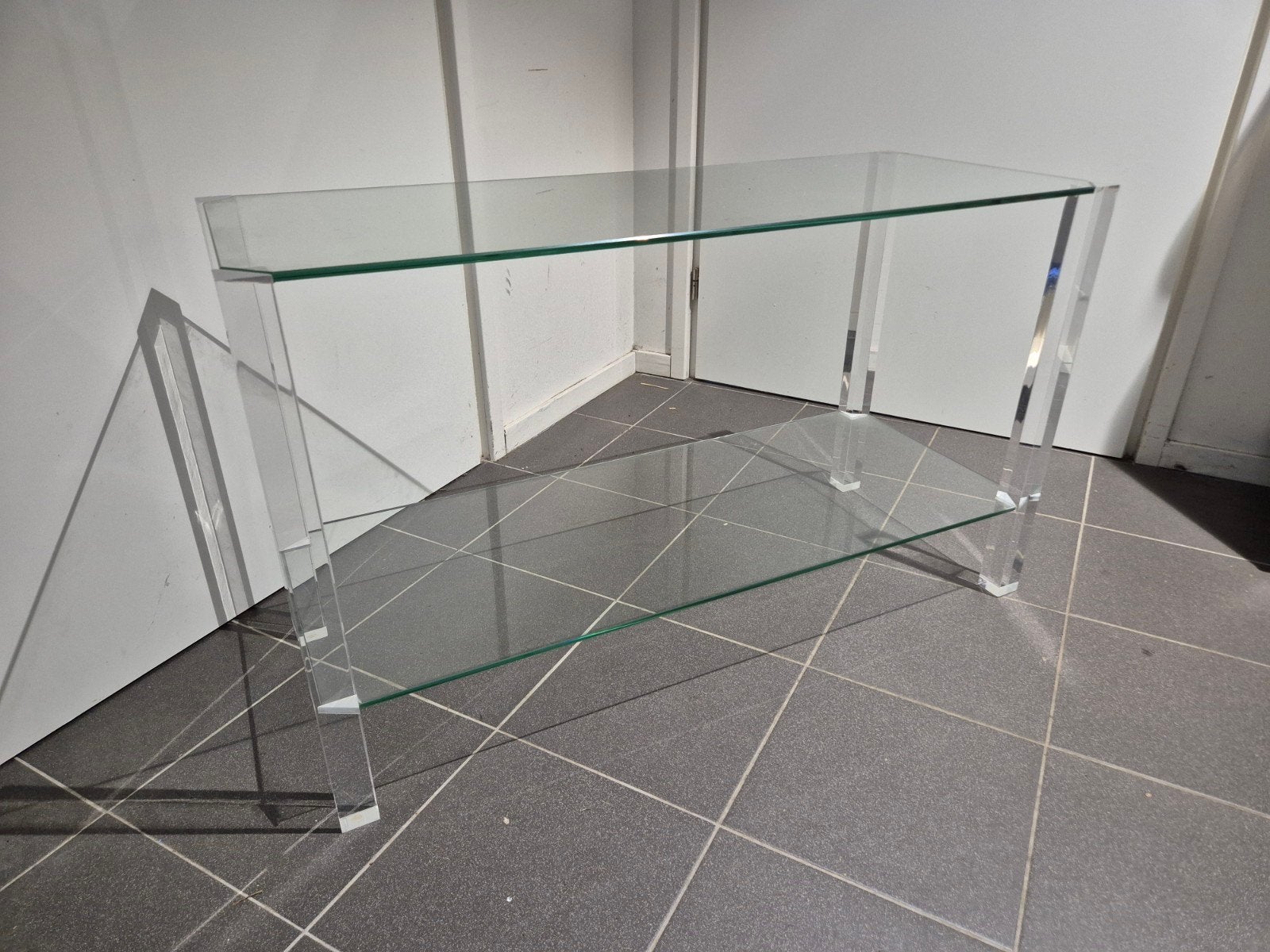 vintage glazen sidetable met glazen bladen en plexiglas pote, Huis en Inrichting, Ophalen, 100 tot 150 cm, Onbekend, Onbekend