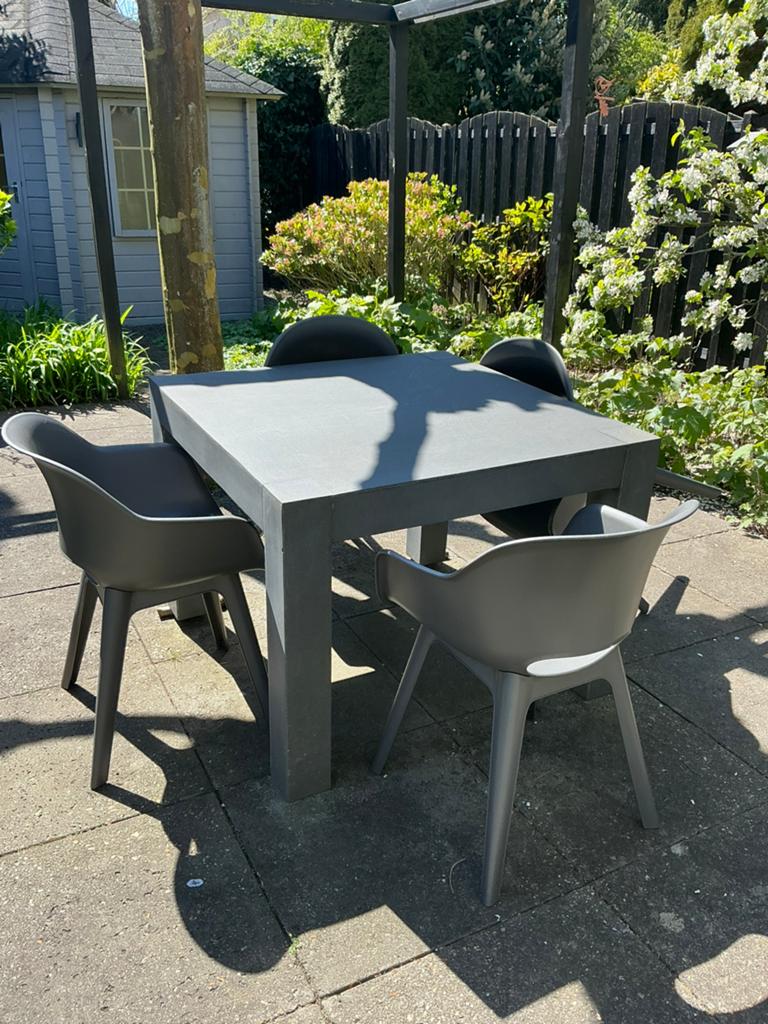 Eettafel 100x100x75 cm met 4 stoelen grijs vanaf € 125 set, Tuin en Terras, Tuinsets en Loungesets, Ophalen, Gebruikt, Eettafel