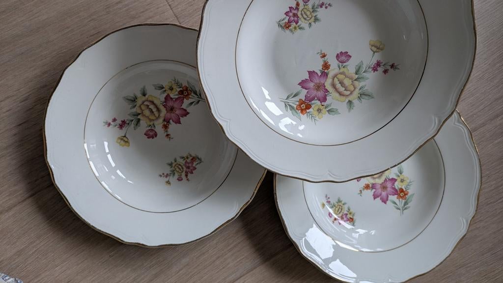 Franse Vintage borden bloemen en goud, Huis en Inrichting, Keuken | Servies, Ophalen of Verzenden, Overige stijlen, Bord(en)