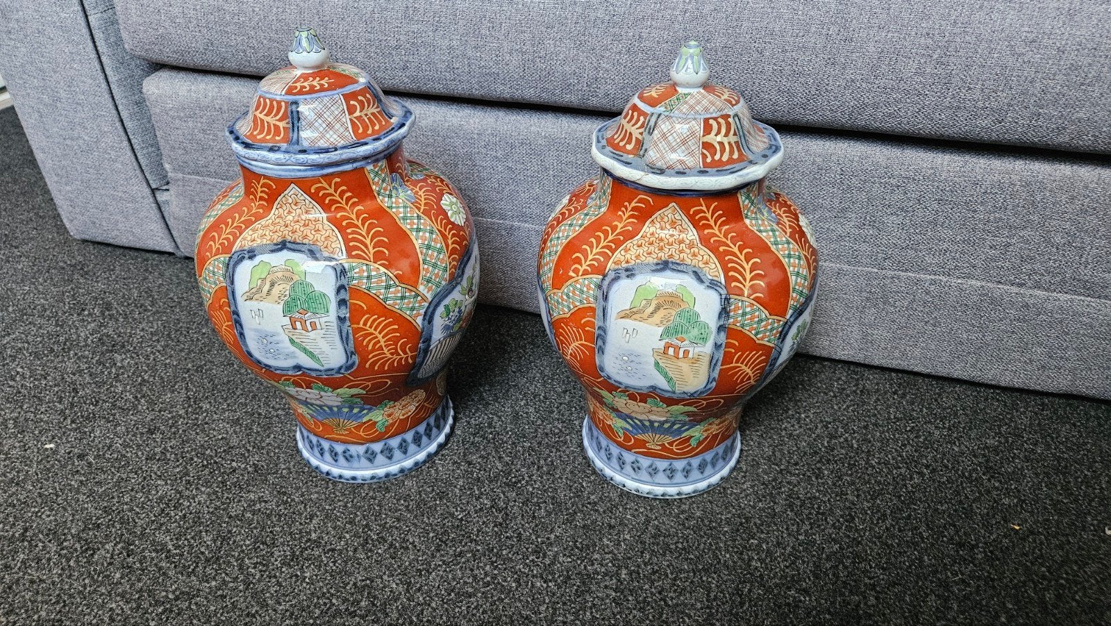 Set van 2 antieke Imari vazen met deksel - Petrus Regout, Ophalen