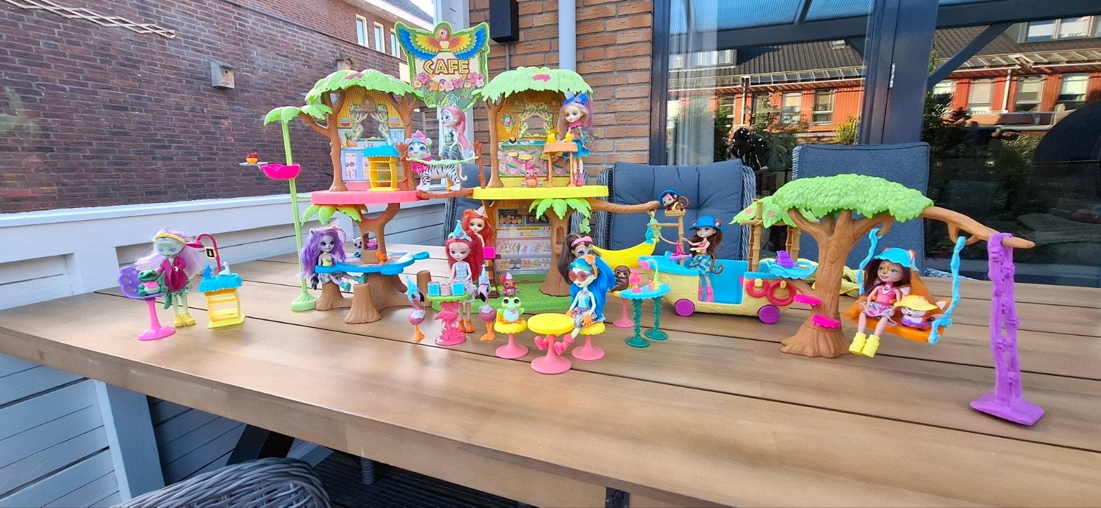 Enchantimals Jungle café speelset met poppen en diertjes, Ophalen, Zo goed als nieuw, Overige typen
