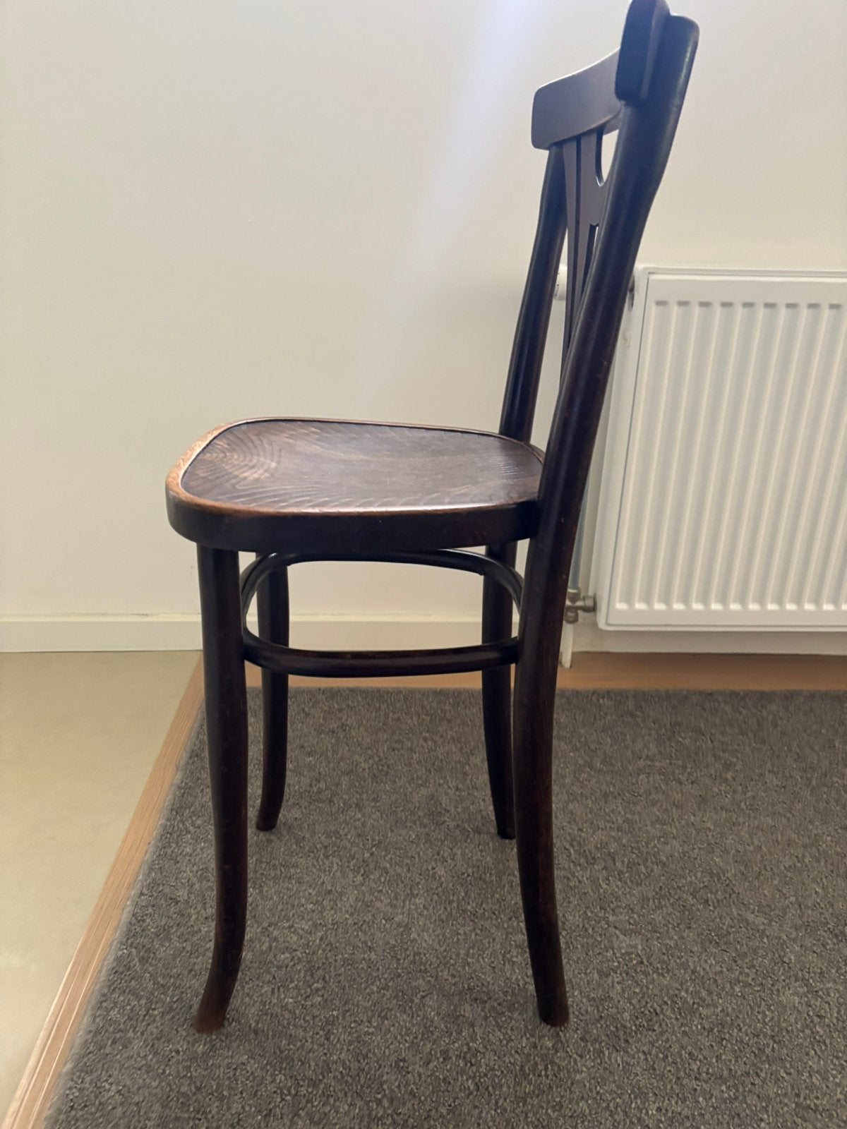 donderbruine Thonet kinderstoel. Zithoogte:: 55 cm, Antiek en Kunst, Ophalen