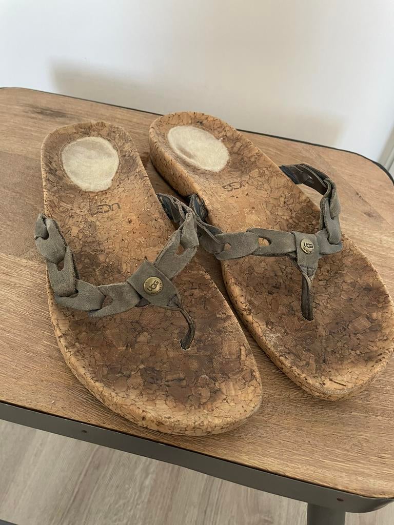 Uggs slippers 40, Ophalen of Verzenden, Gedragen
