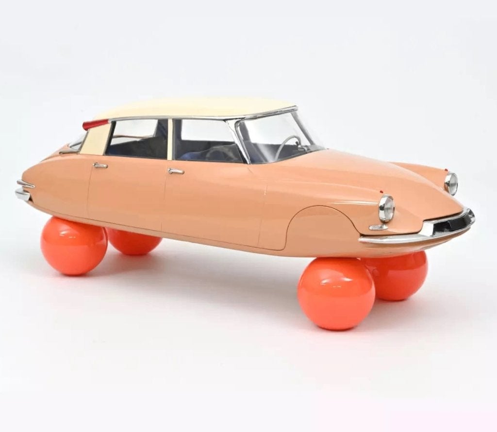 CITROEN DS 19 op 4 ballen 1959 schaal 1/12 NOREV ref. 121567
