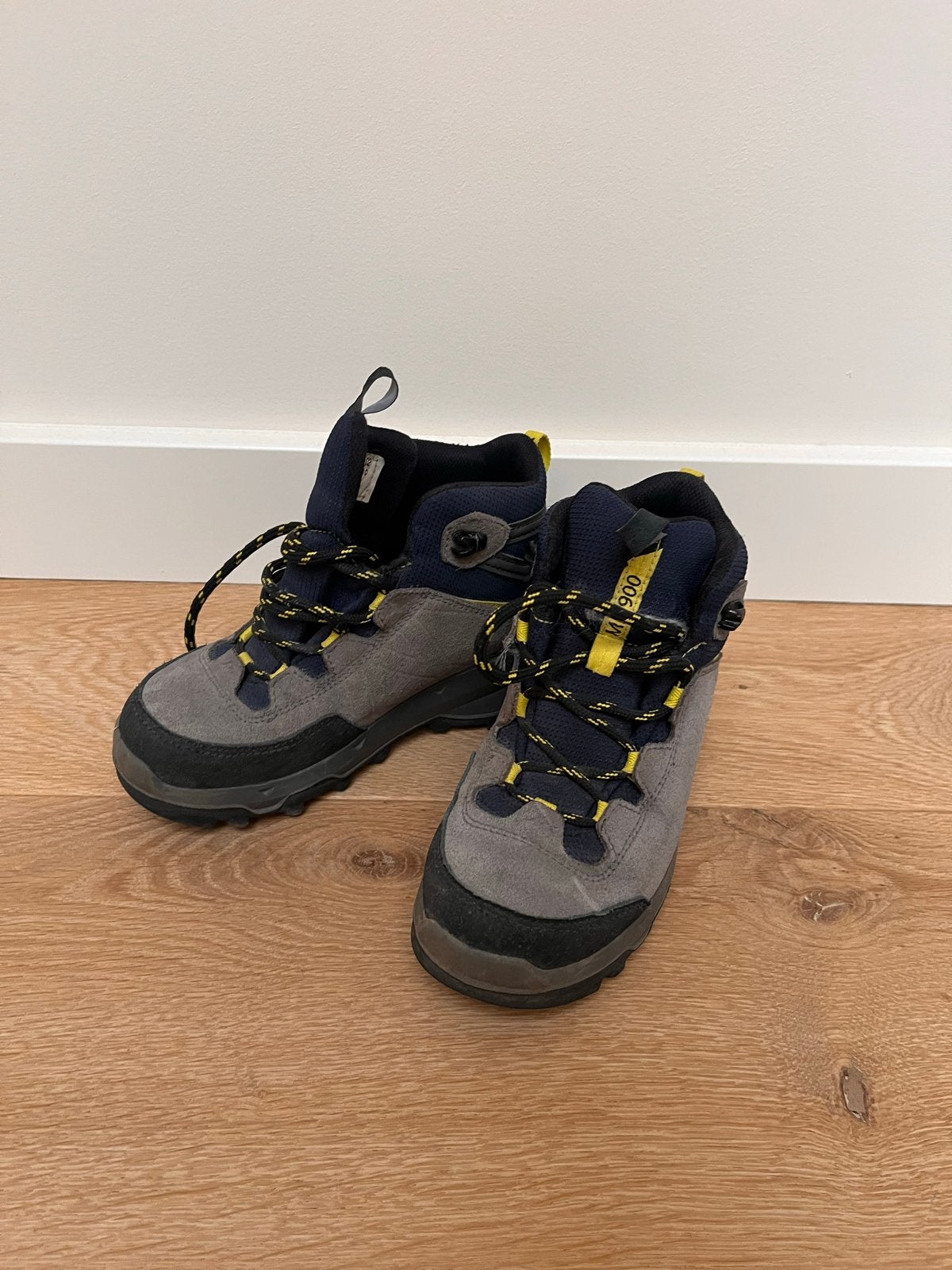 Quechua kinder berg Wandelschoenen Maat 30 (MH900), Ophalen, Zo goed als nieuw, Schoenen