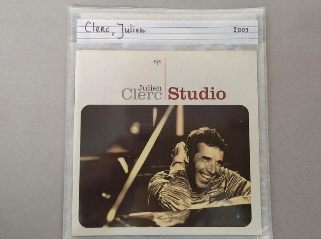 Julien Clerc - Studio
2003

1. Une fille d'enfer
2. Jour de, Ophalen of Verzenden