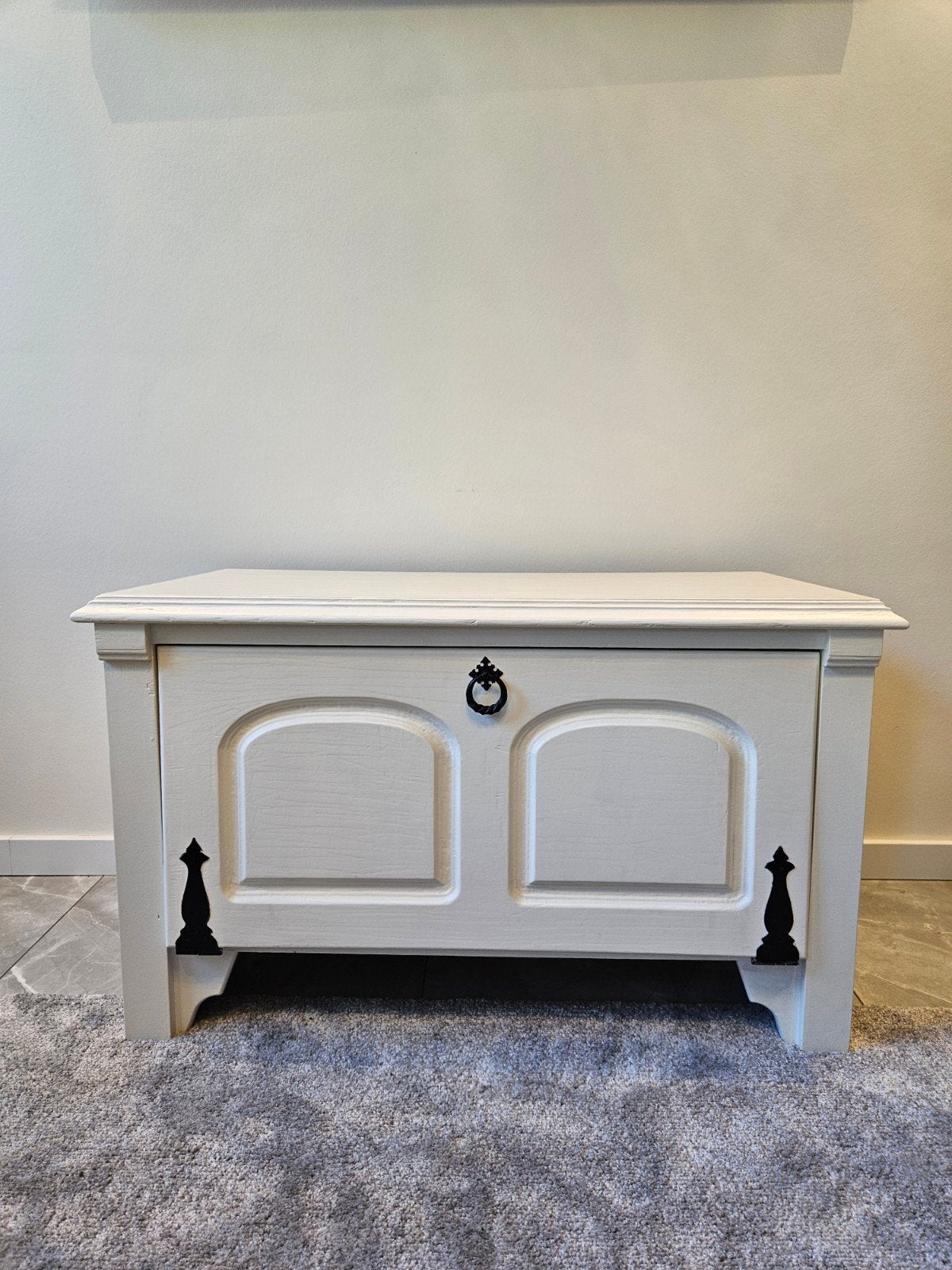 Witte houten opbergkist met sierbeslag, Huis en Inrichting, Woonaccessoires | Kisten, Ophalen, Gebruikt, 50 tot 100 cm, 75 tot 100 cm