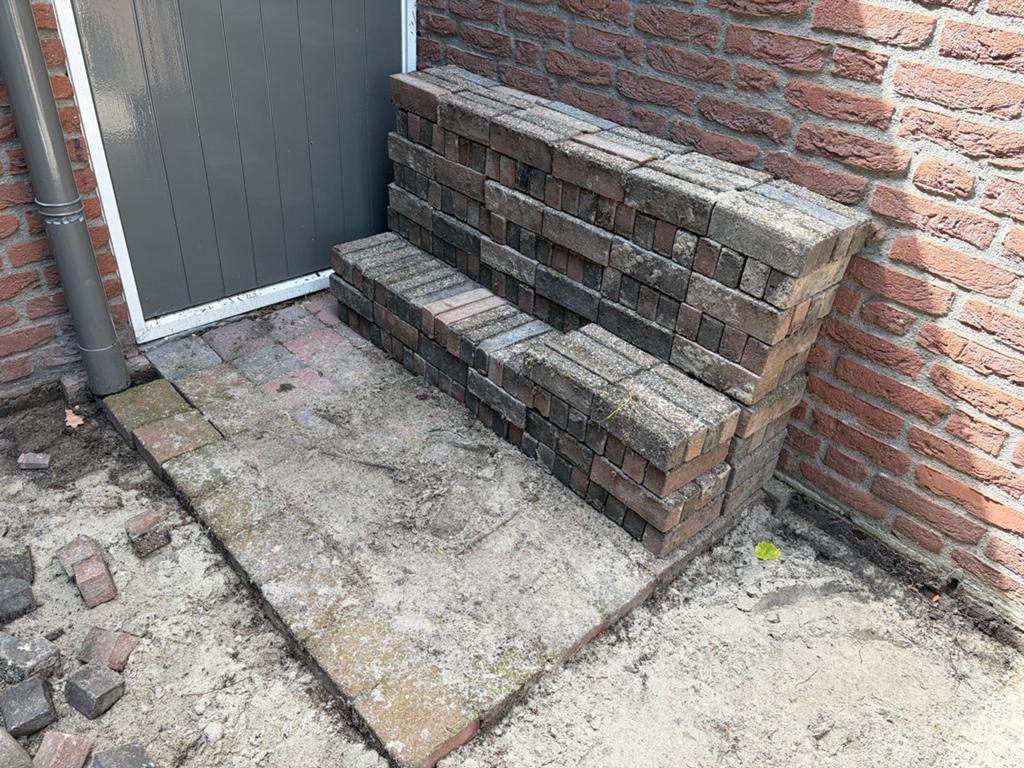 Gratis, partijtje stenen 20x5x7, Ophalen, Gebruikt, Klinkers, Minder dan 5 m²