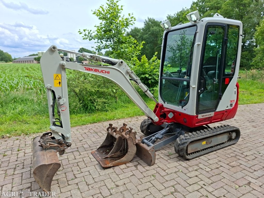 Takeuchi TB216 | bj 2019 | 4831uur | 3 bakken, -, Niet opgegeven, Ophalen of Verzenden, Niet opgegeven
