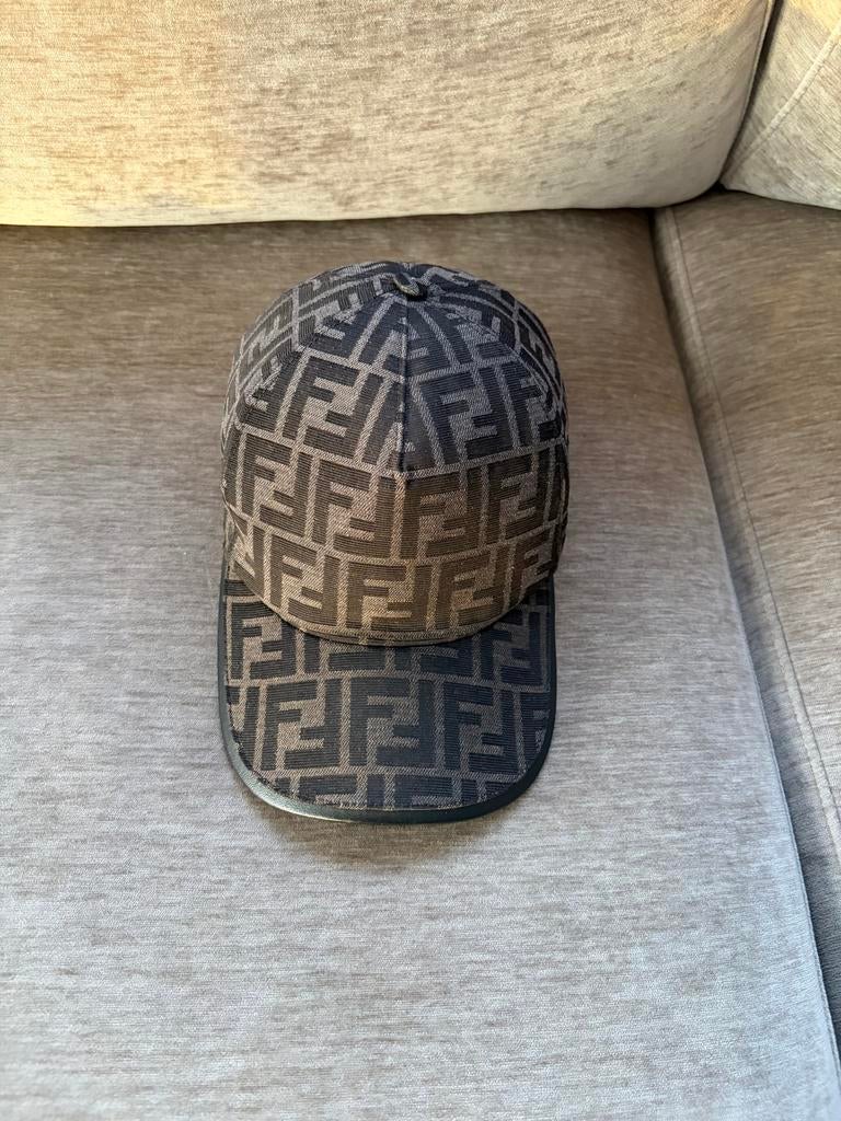 Fendi Zwarte Pet met FF-logo - Unieke Maat, Ophalen of Verzenden, Zo goed als nieuw, One size fits all, Pet