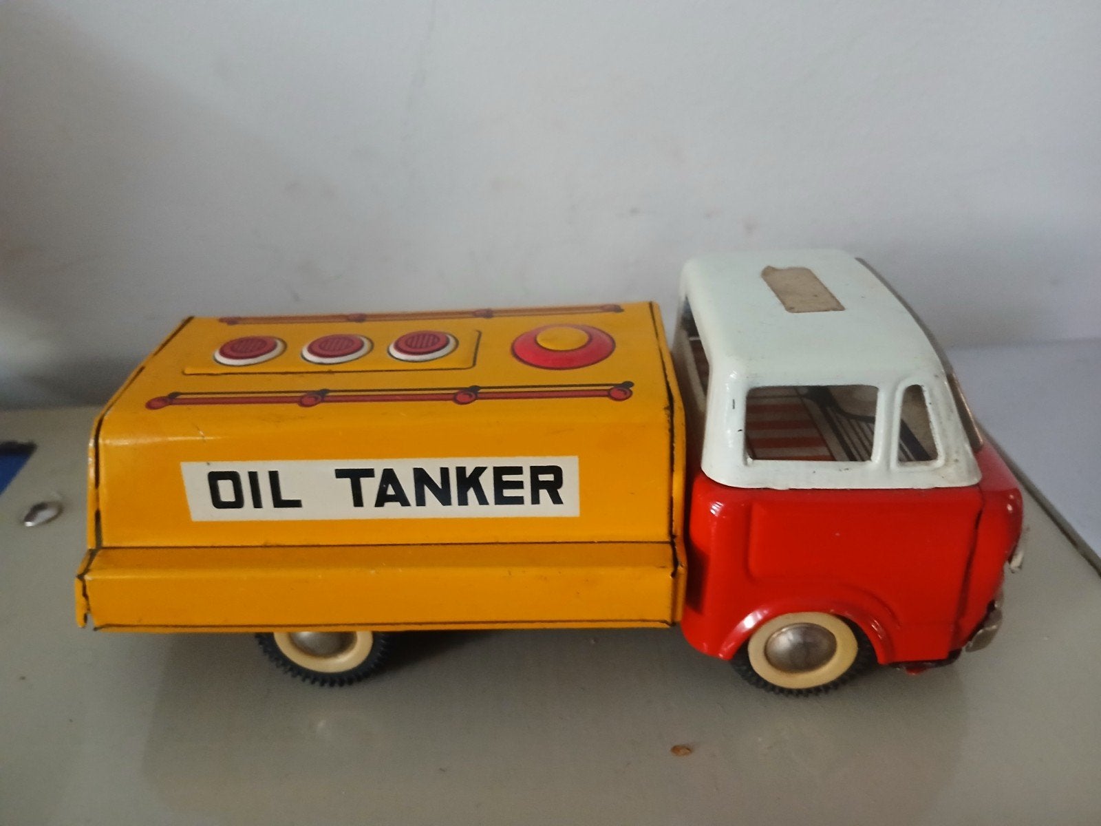 Vintage blikken olietanker vrachtwagen MF 214, Ophalen of Verzenden, Gebruikt