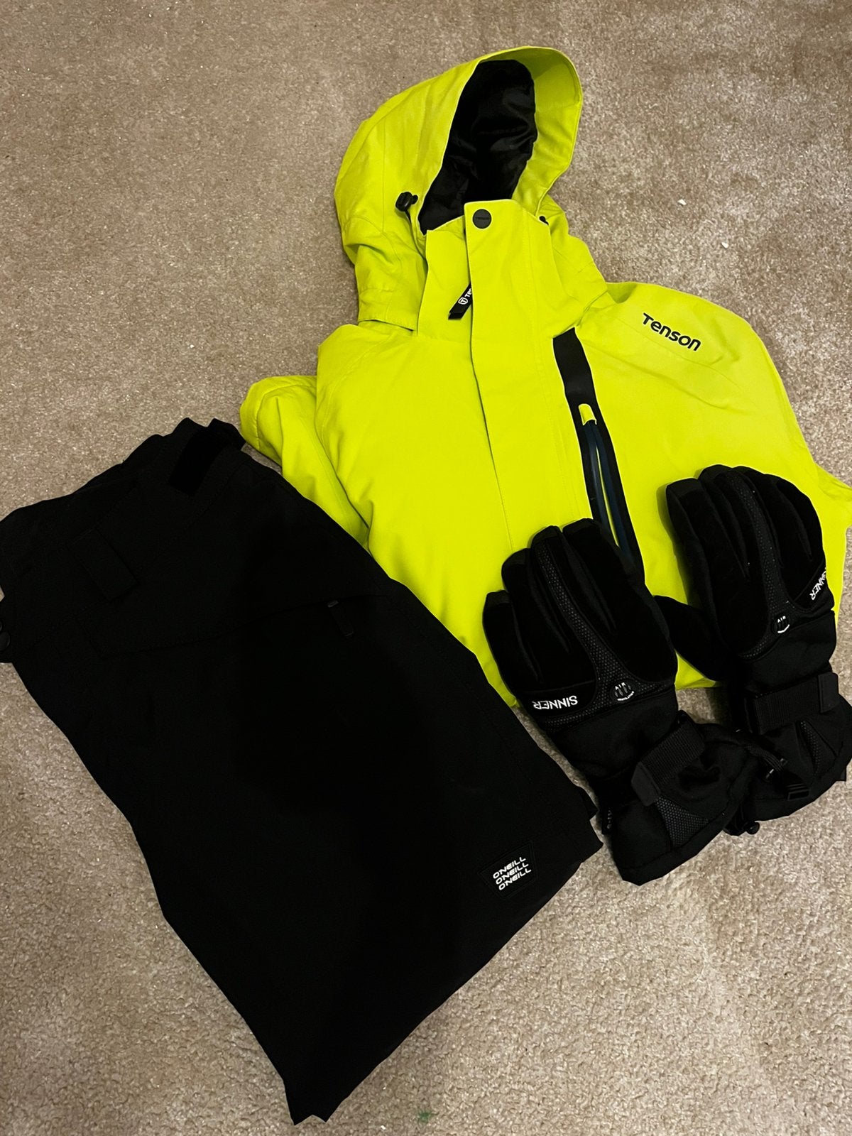 Skipak: Tenson jas (M), O'Neill broek (L), Sinner handschoen, Kleding | Heren, Wintersportkleding, Ophalen of Verzenden, Zo goed als nieuw