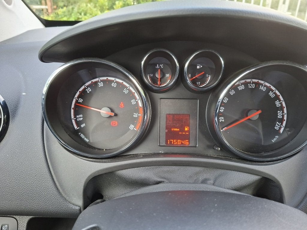 Foto 6 van Opel Meriva 1.4 Turbo 88KW 2012 Bruin