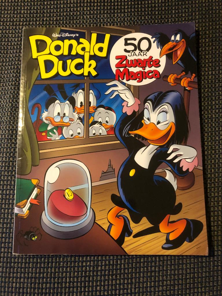 Donald Duck : 50 jaar zwarte Magica ( Disney ) 2011, Ophalen, Zo goed als nieuw, Walt Disney, Eén stripboek