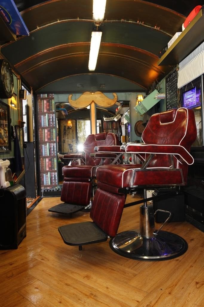 BARBIER STOELEN. Bordeau rood  SET VAN 2, Huis en Inrichting, Ophalen, Twee, Zo goed als nieuw, Leer