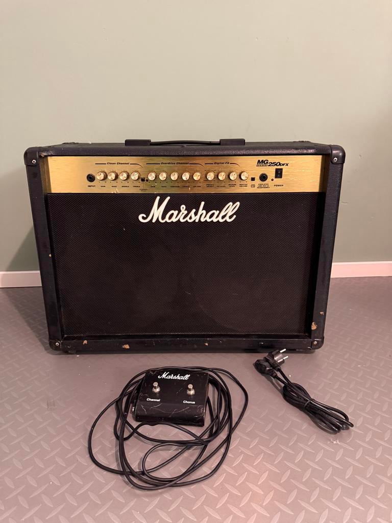 Marshall MG250DFX gitaarversterker - kleine beschadiging, Muziek en Instrumenten, Versterkers | Bas en Gitaar, Ophalen of Verzenden