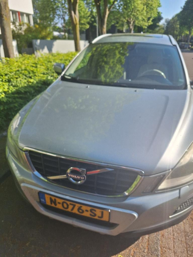 Volvo XC60 2.4 D5 AWD Geartronic 2011 Grijs, Automaat, Beige, 2000 kg, 1714 kg