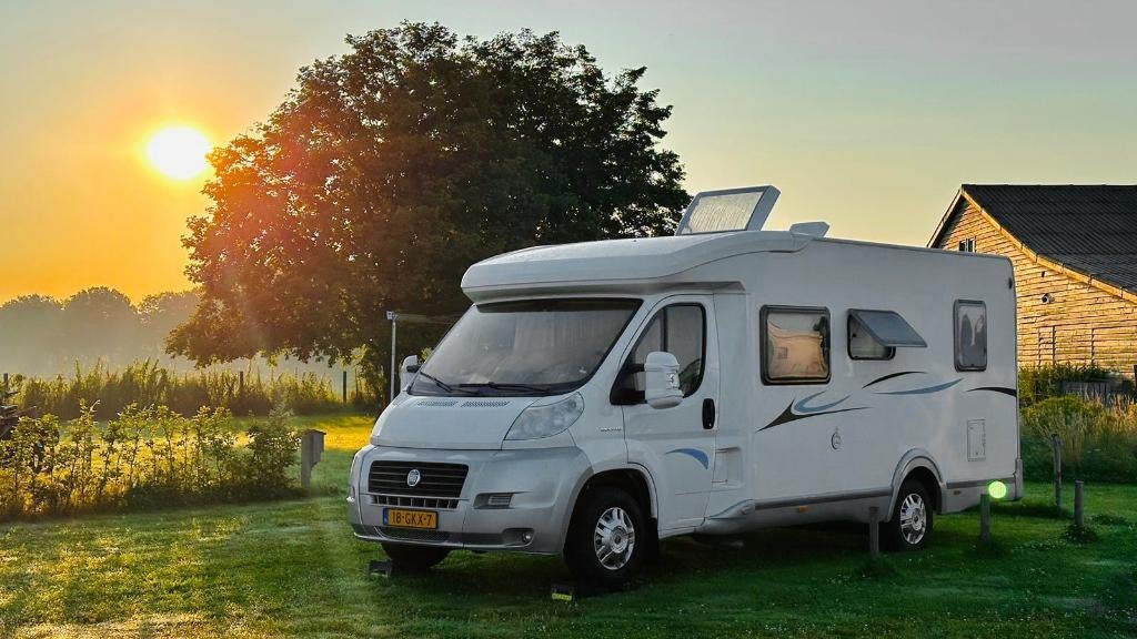 Chausson FLASH 08 half-integraal 4-pers. topindeling, Caravans en Kamperen, Campers, Particulier, tot en met 4, Half-integraal
