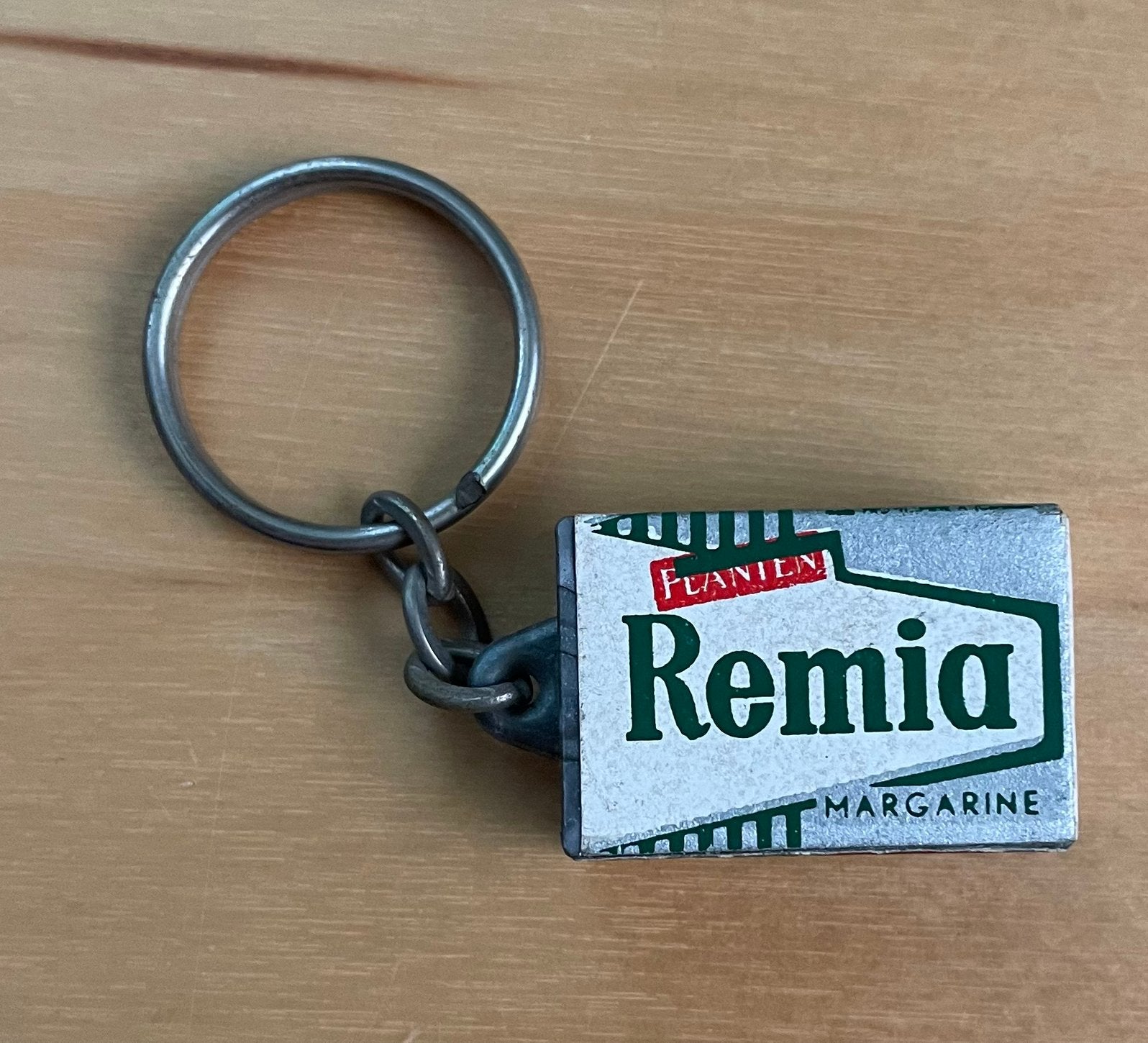 Vintage sleutelhanger Remia margarine, Ophalen of Verzenden, Gebruikt, Merk