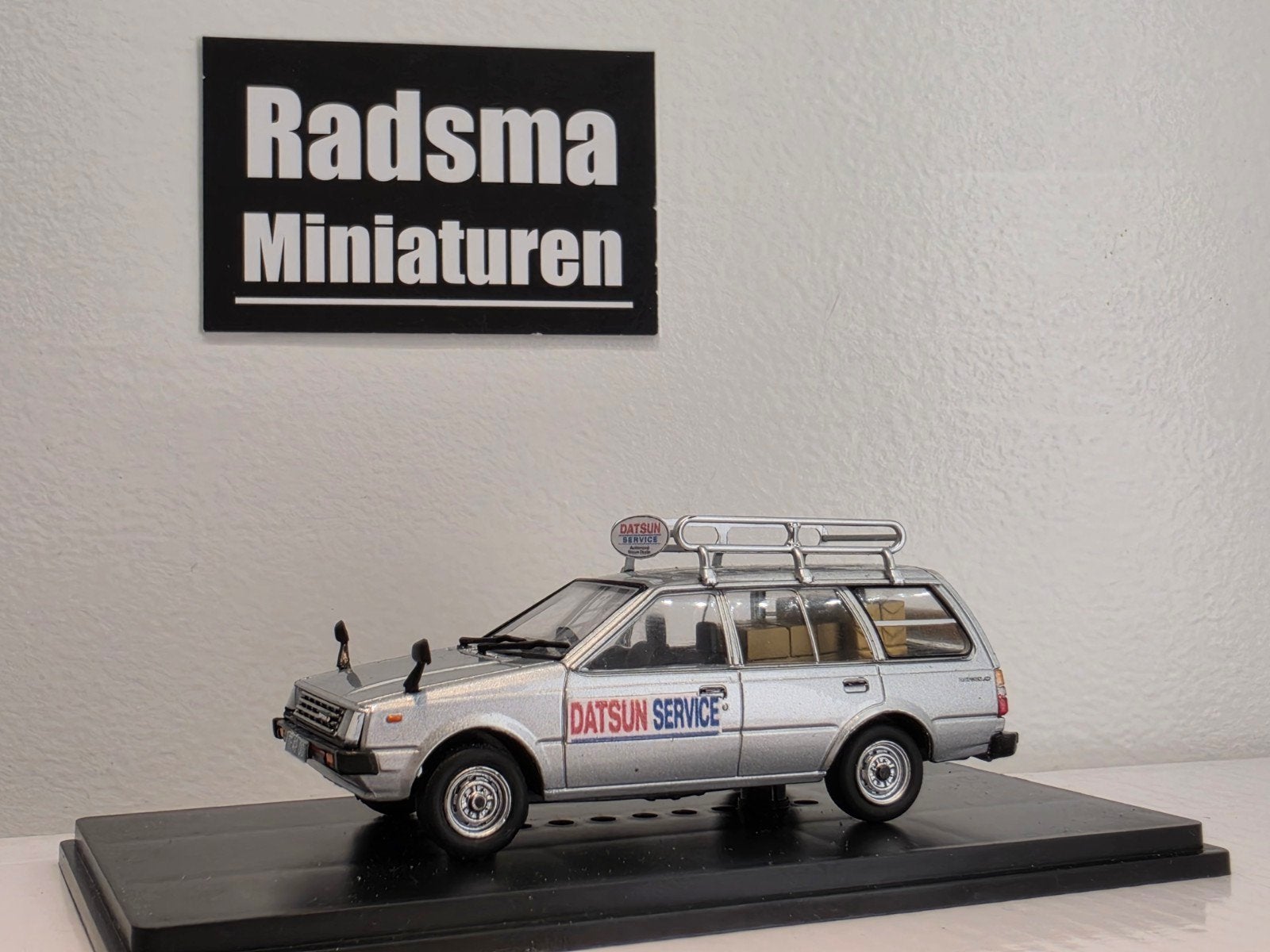 Nissan Datsun sunny " Service " 1:43 Ixo japan, Overige merken, Auto, Ophalen of Verzenden