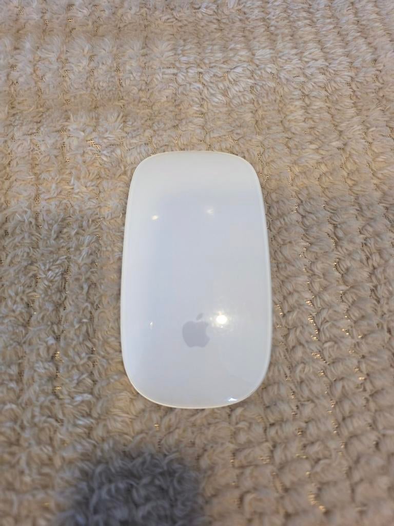 Apple Magic Mouse A1296 wit draadloos, Computers en Software, Apple Desktops, Ophalen of Verzenden, Gebruikt