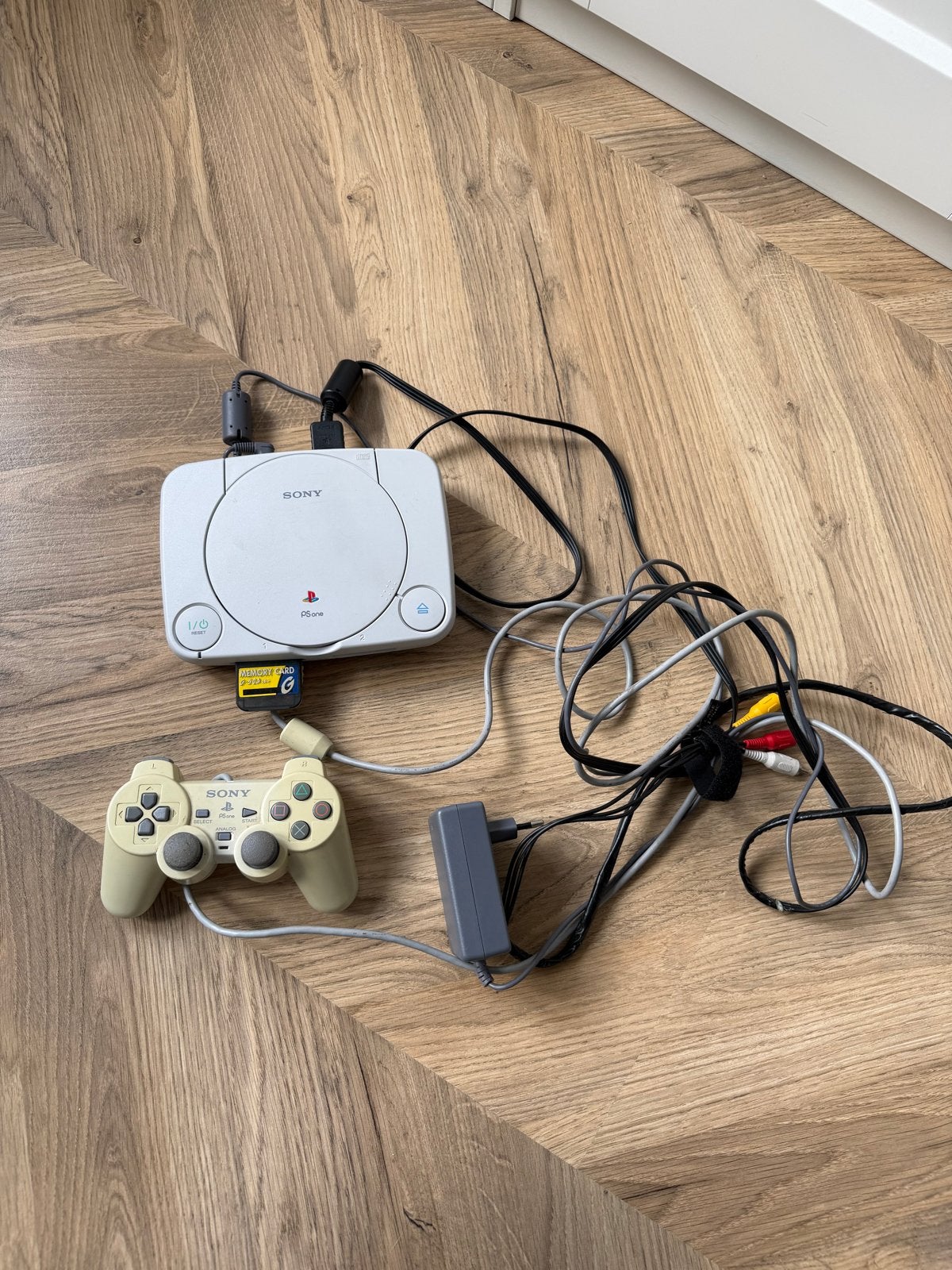Sony PlayStation1 met controller, Spelcomputers en Games, Ophalen of Verzenden, Gebruikt, Met 1 controller, Met geheugenkaart