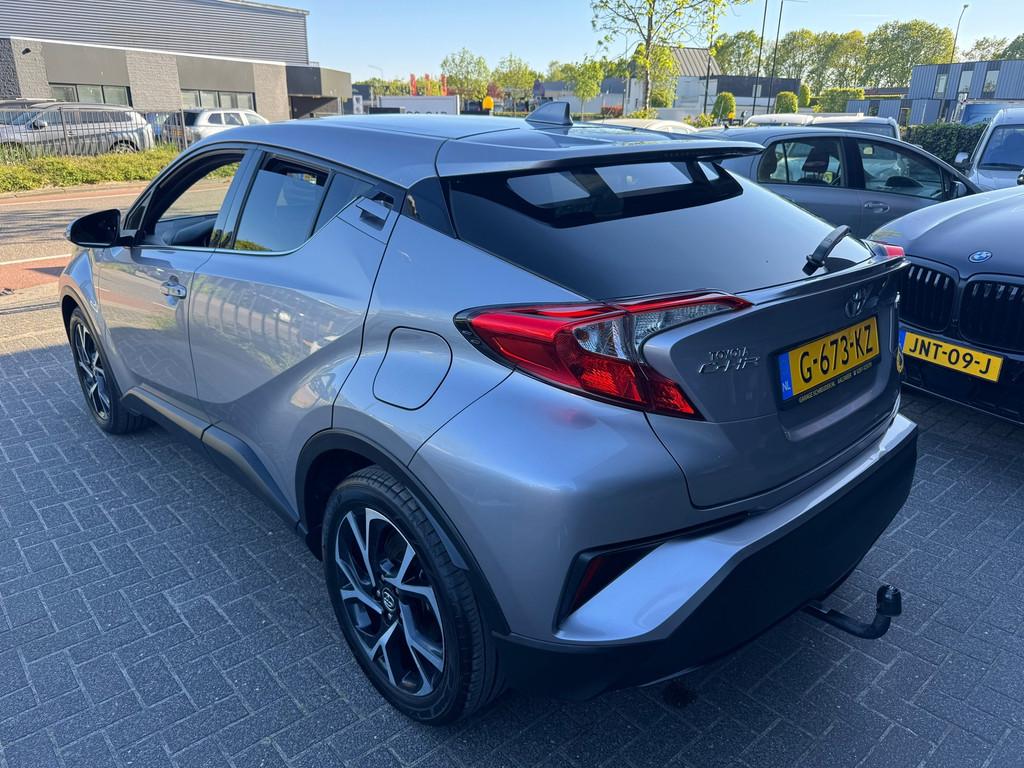 Toyota C-HR 1.8 Hybrid Dynamic TREKHAAK NAVI CAMERA CRUISE S, Auto's, Euro 6, 4 cilinders, 26 km/l, Hybride Elektrisch/Benzine