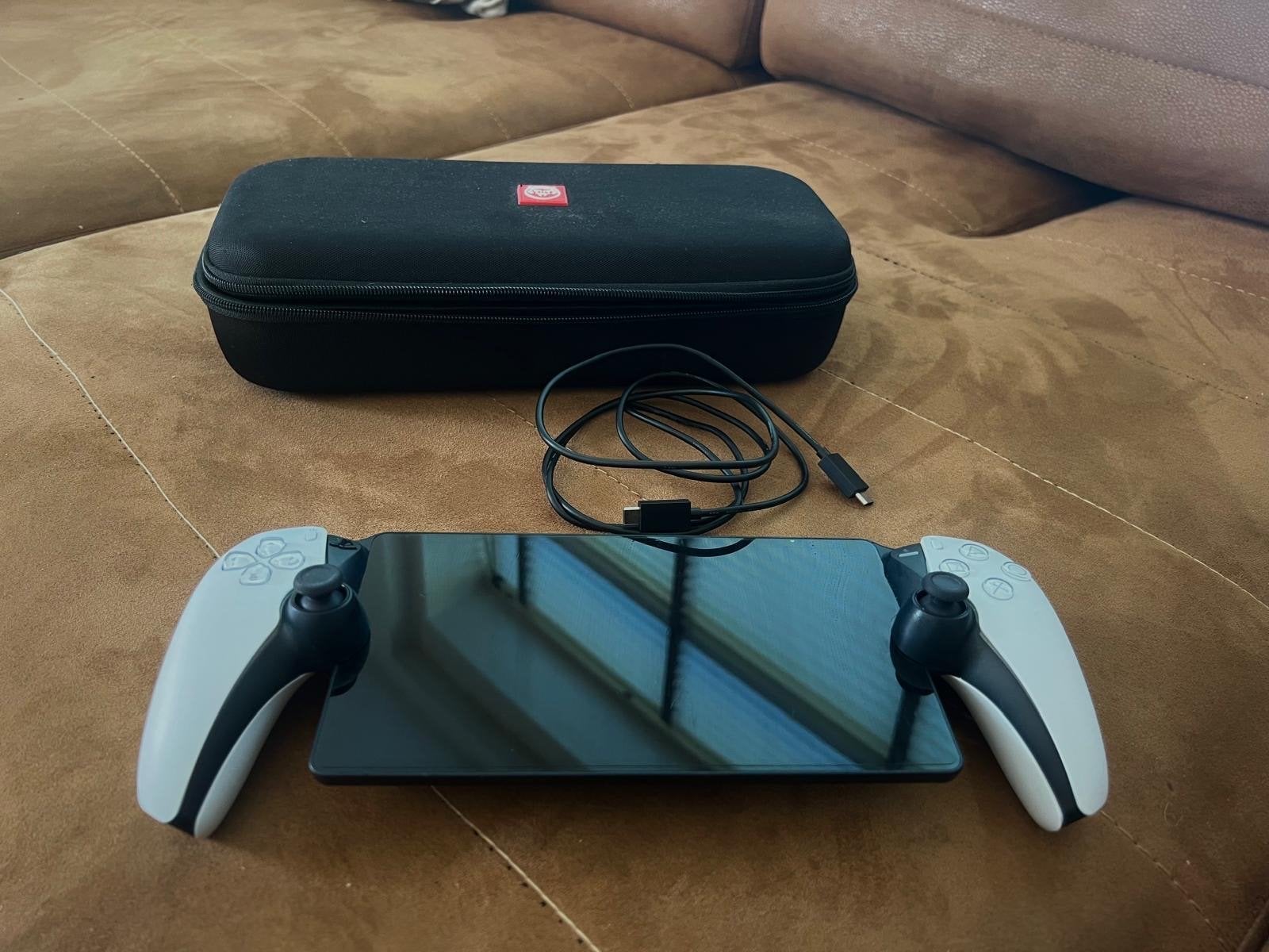 PlayStatioPortal met beschermhoes en kabel moet weg vandaag, Ophalen, Zo goed als nieuw, Draadloos, Overige typen