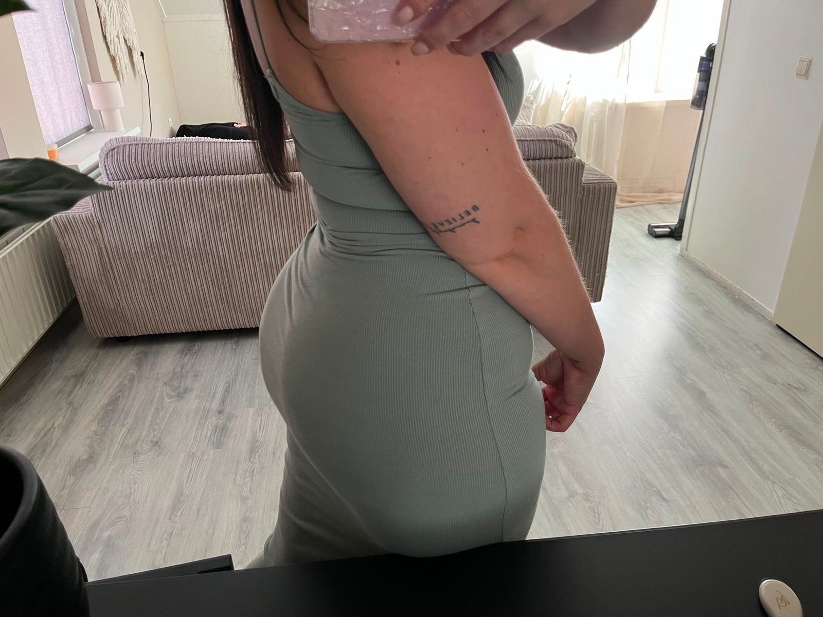 Mooie geribbelde maxi jurk in het groen, Kleding | Dames, Jurken, Zo goed als nieuw, Ophalen, Maat 38/40 (M), Onder de knie