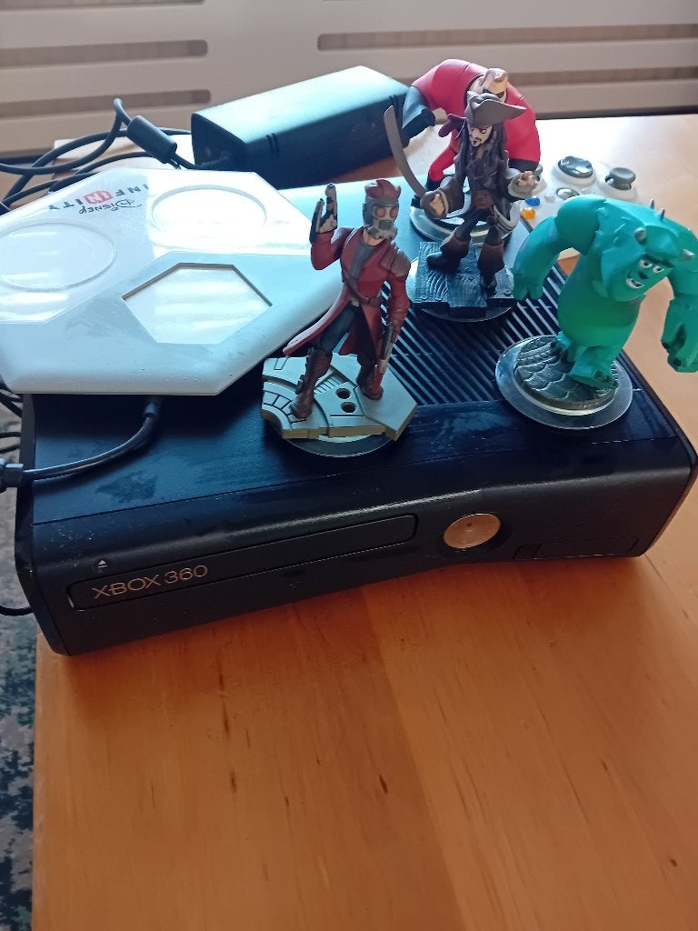 Xbox 360 met controller, Disney Infinity spel en poppetjes, Spelcomputers en Games, Spelcomputers | Xbox 360, Ophalen of Verzenden