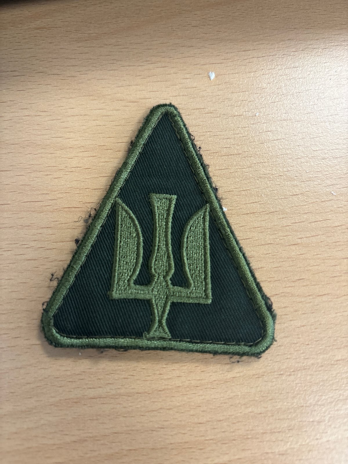 Oekraïense Trident Patch - Militair embleem, Ophalen of Verzenden, Gebruikt