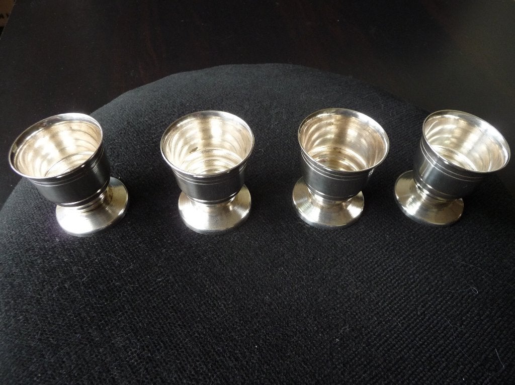 4 EPNS Verzilverde? Engelse eierdopjes, shotcups? ongemerkt, Antiek en Kunst, Antiek | Bestek, Ophalen of Verzenden