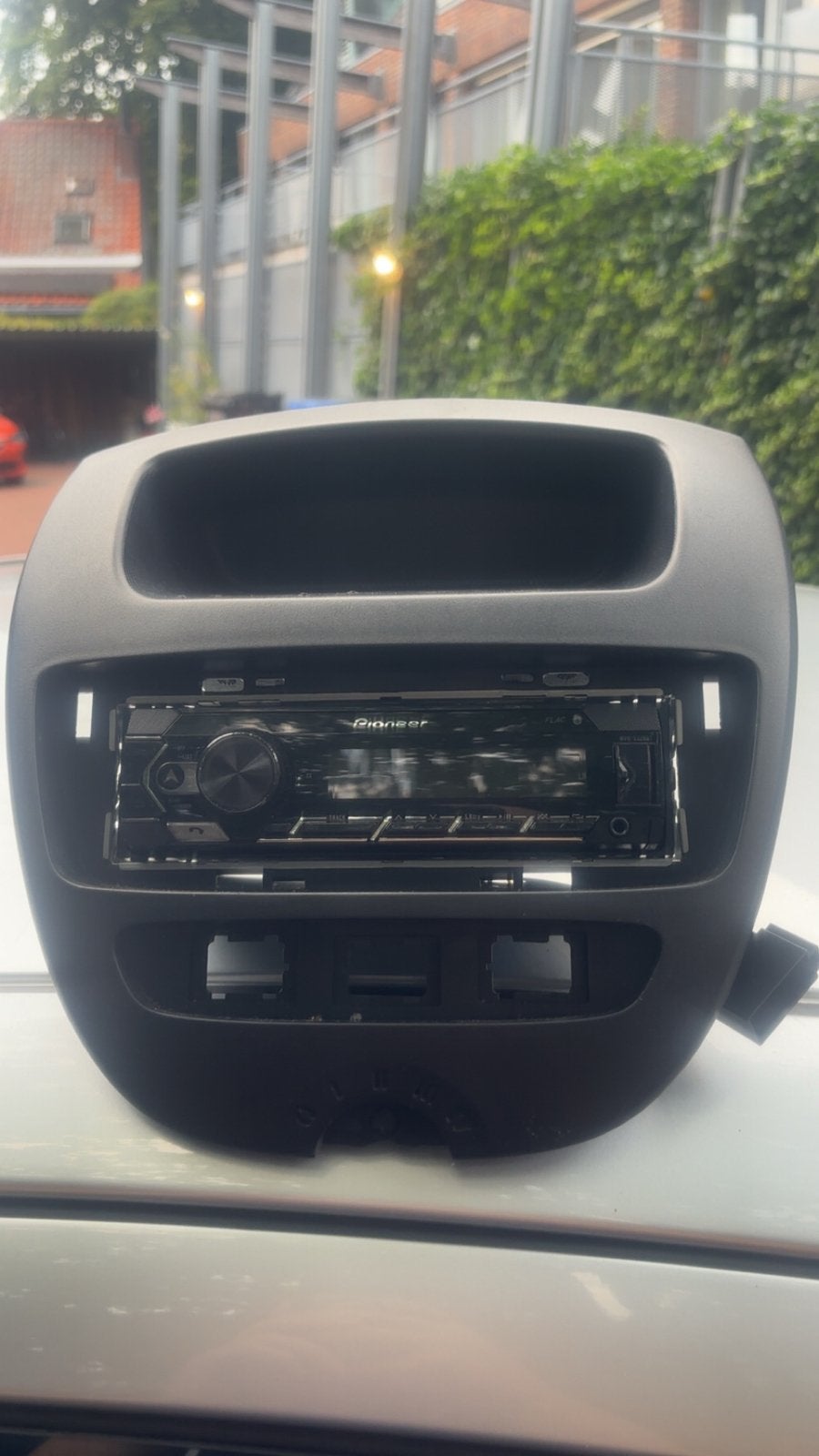 Pioneer autoradio met inbouwframe, Auto diversen, Autoradio's, Zo goed als nieuw, Ophalen of Verzenden