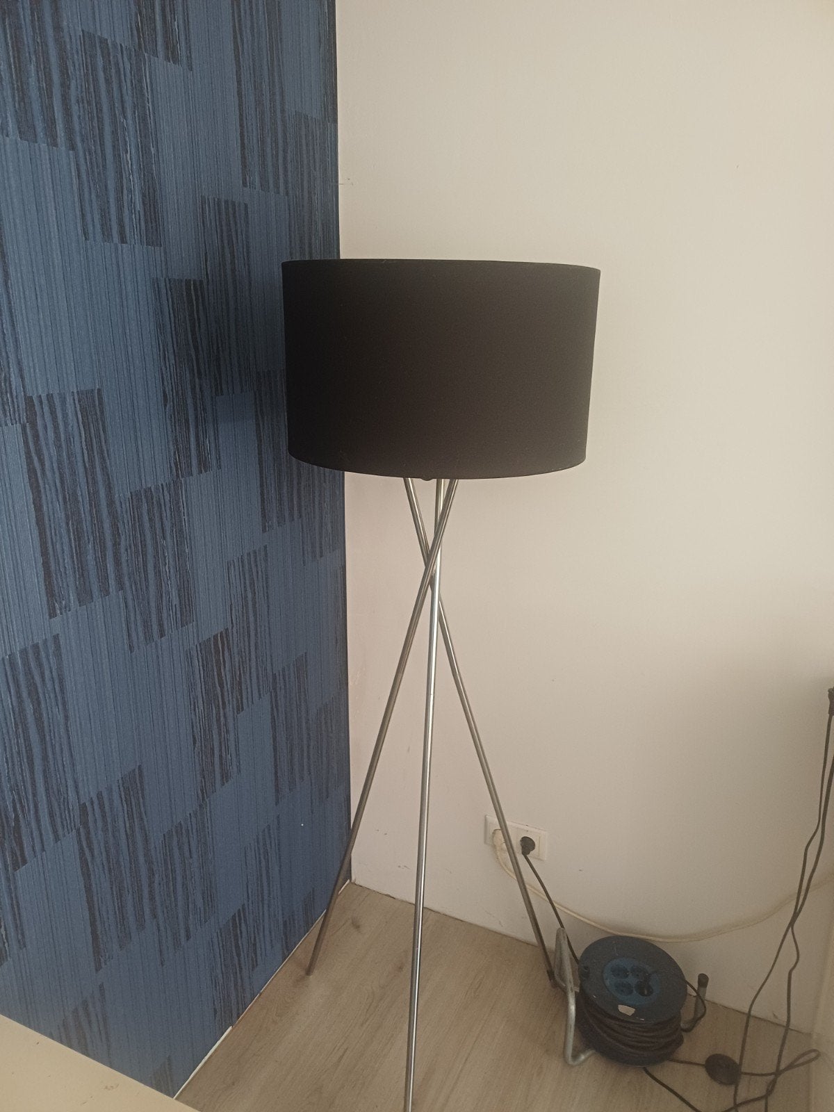 Leuke tripod staande lamp met zwarte kap, Huis en Inrichting, Ophalen, Gebruikt, 100 tot 150 cm, Metaal