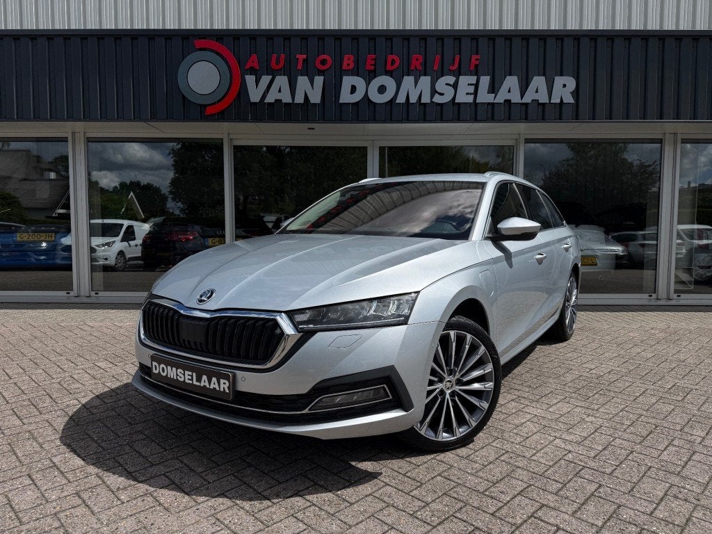 Skoda OCTAVIA Combi 1.4 TSI iV PHEV Business Edition Plus -, Auto's, 13 kWh, 84 €/maand, 1500 kg, Te koop
