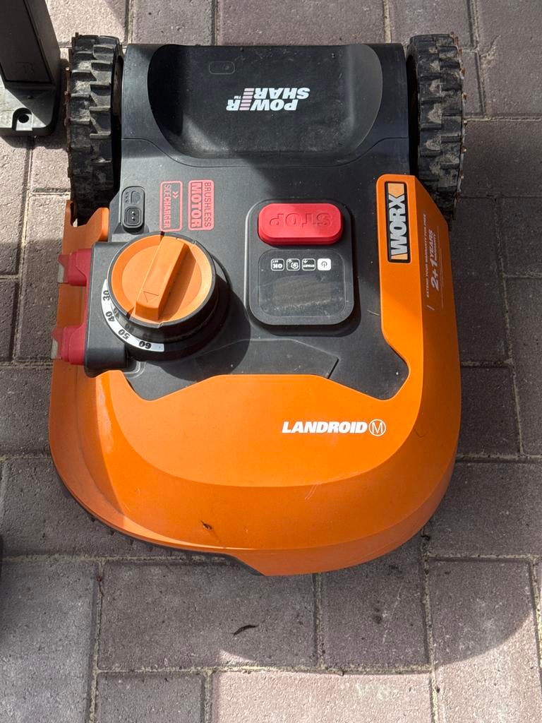 Worx Landroid M robotmaaier met laadstation, Tuin en Terras, Robotmaaiers, Ophalen, Gebruikt, 20 tot 25 cm, Bestuurbaar via app